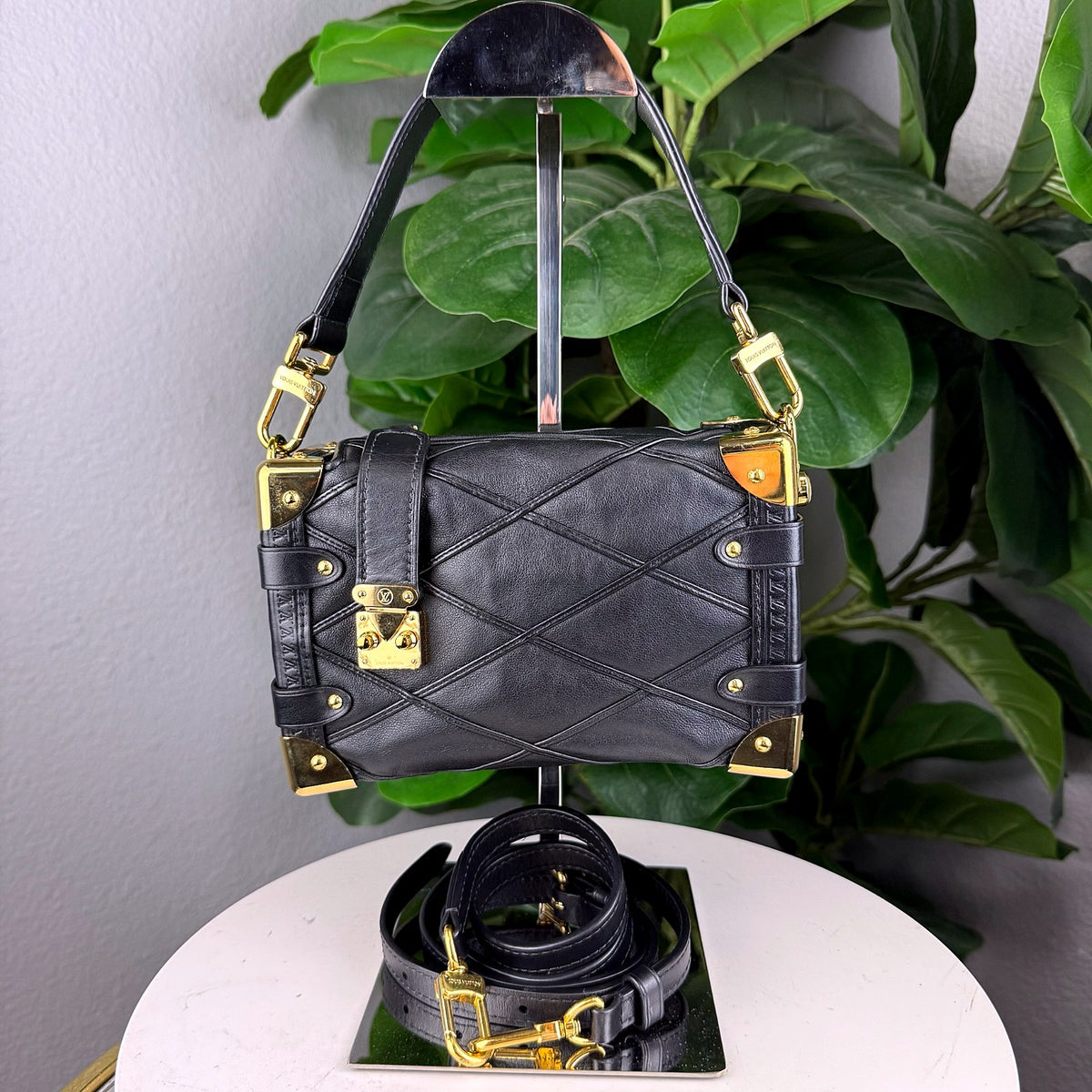 Authentic Louis Vuitton Petite Malle Black Leather Shoulder Bag Gold Hardware - 01_photo.jpg