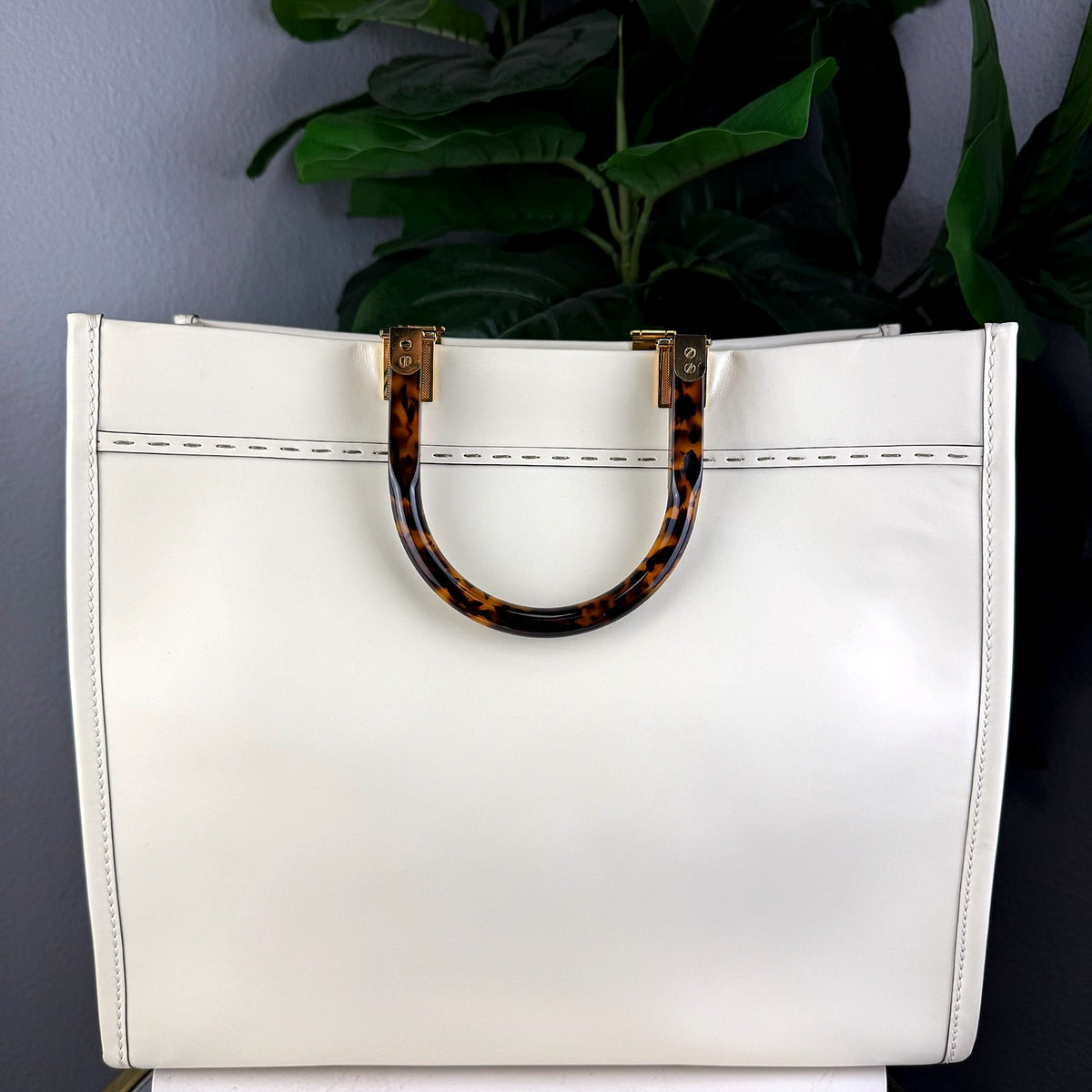 Authentic Fendi Sunshine Medium White Leather Tote with Logo - 03_photo.jpg