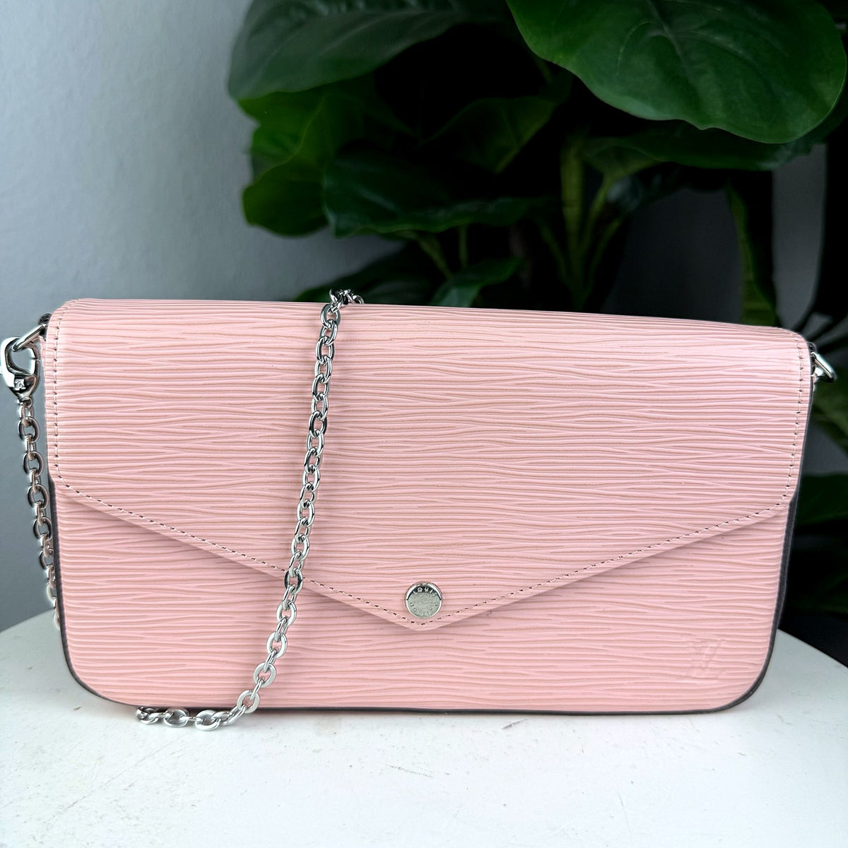 Authentic Louis Vuitton Pochette Félicie Epi Leather Rose Ballerine Crossbody - 01_photo.jpg