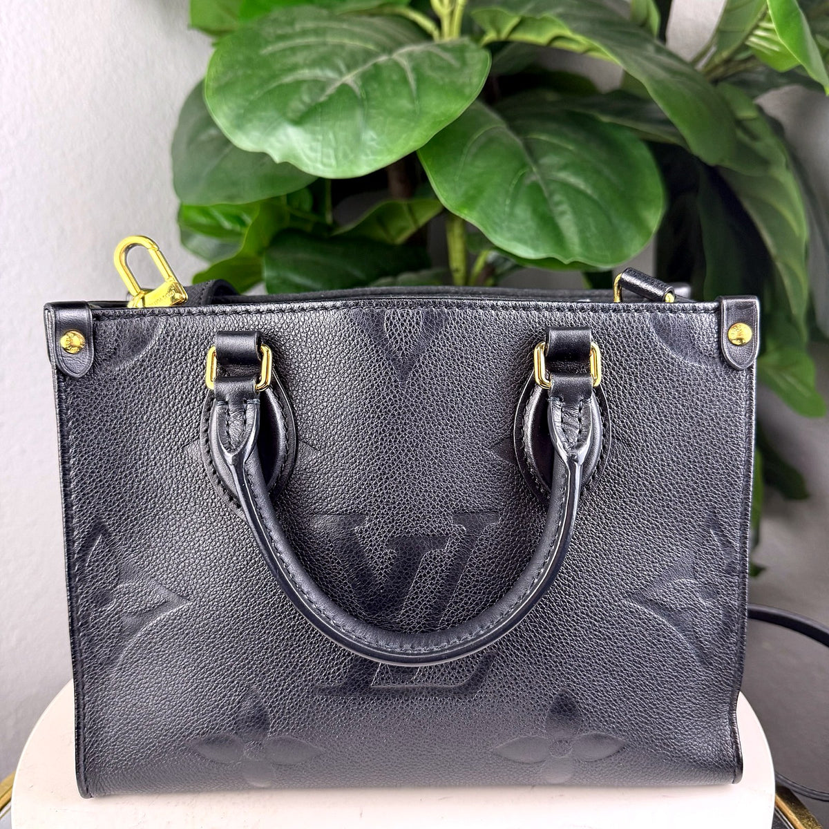 Authentic Louis Vuitton OnTheGo PM Black Empreinte Leather Tote Bag - 02_photo.jpg