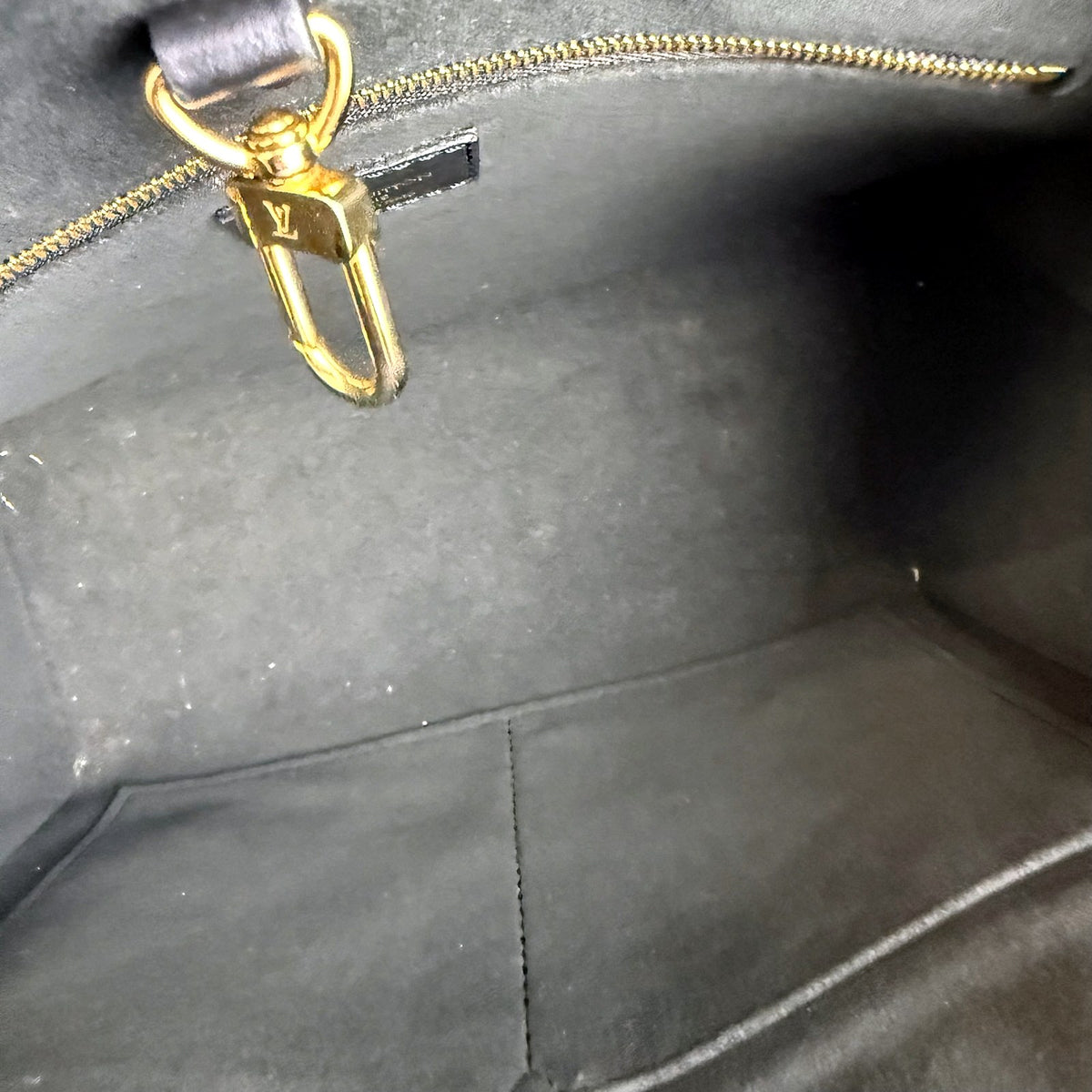 Authentic Louis Vuitton OnTheGo PM Black Empreinte Leather Tote Bag - 04_inside.jpg