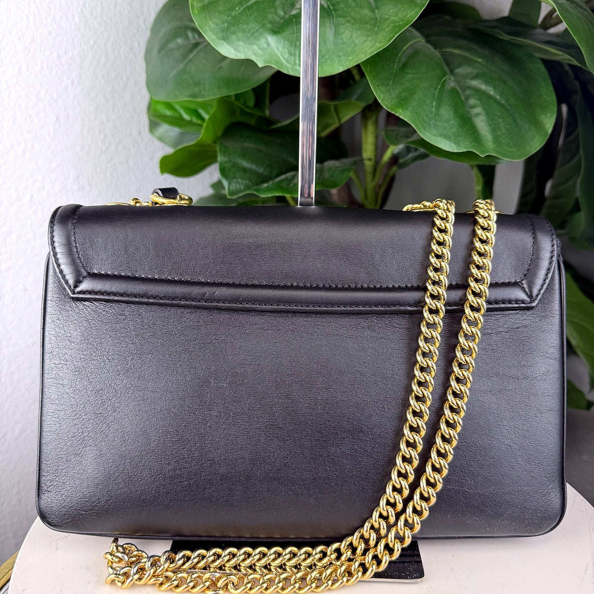 Authentic Gucci Rajah Medium Shoulder Bag Black Leather Gold Hardware - 02_photo.jpg