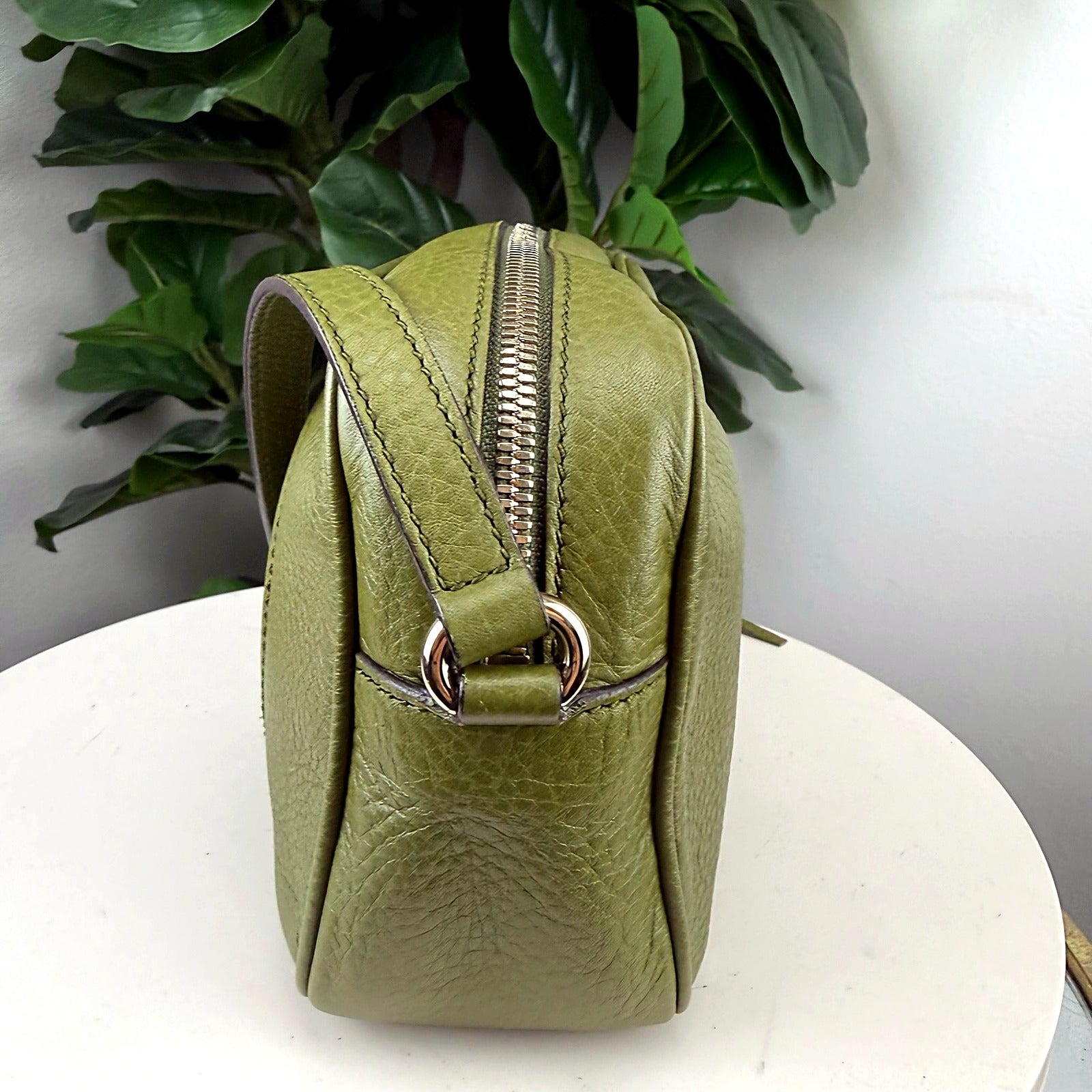 Gucci Soho disco crossbody olive green back