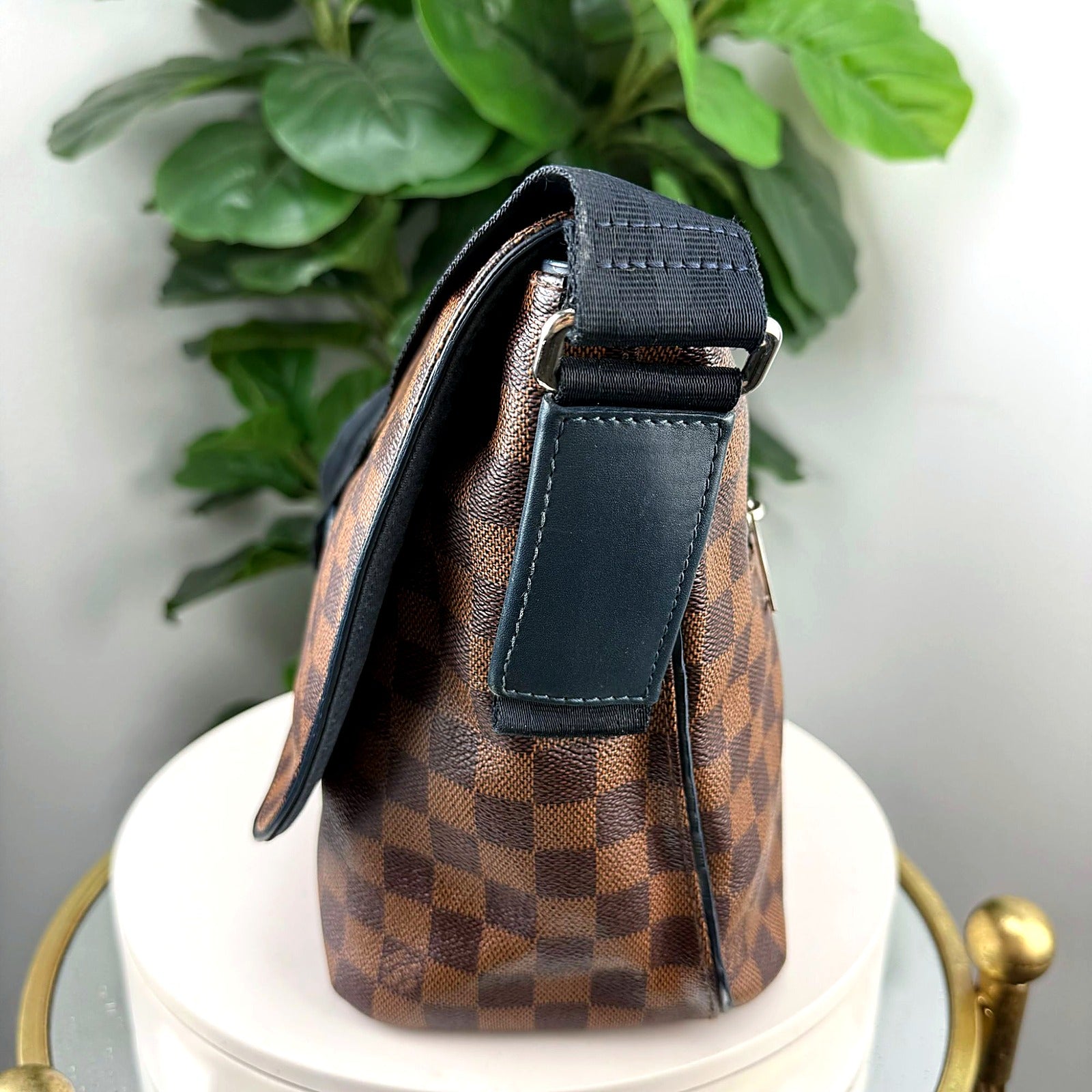 Louis Vuitton Damier Ebene messenger crossbody back