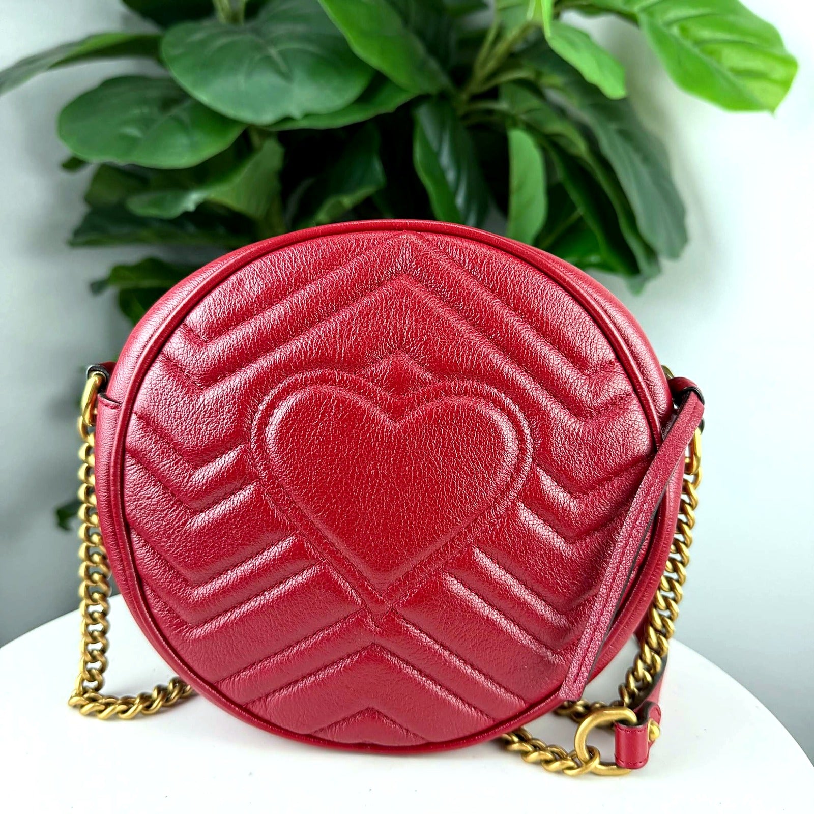 Gucci GG Marmont round mini crossbody bag - back heart-stitch quilting