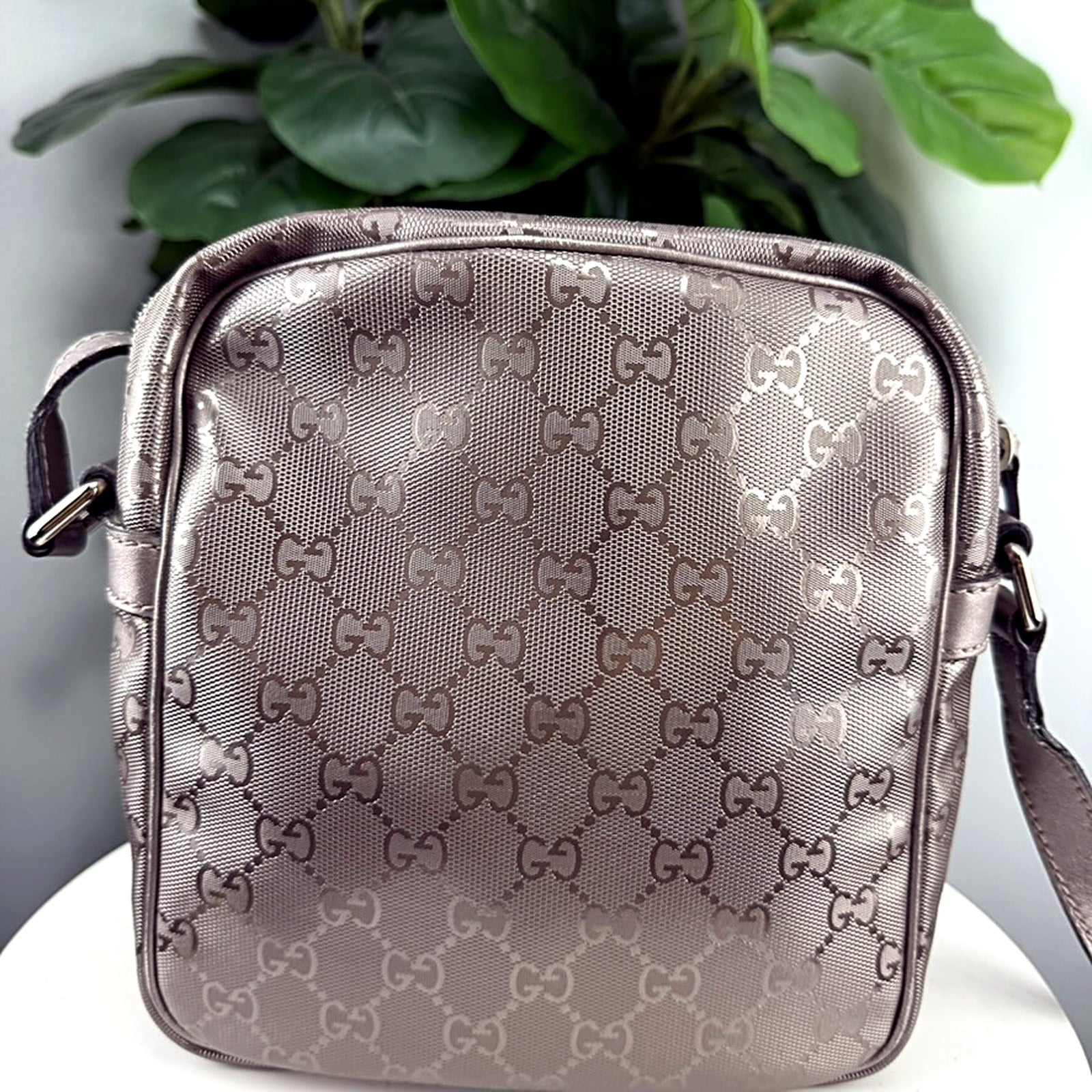 Authentic vintage Gucci GG Monogram canvas messenger bag in pewter - back panel view