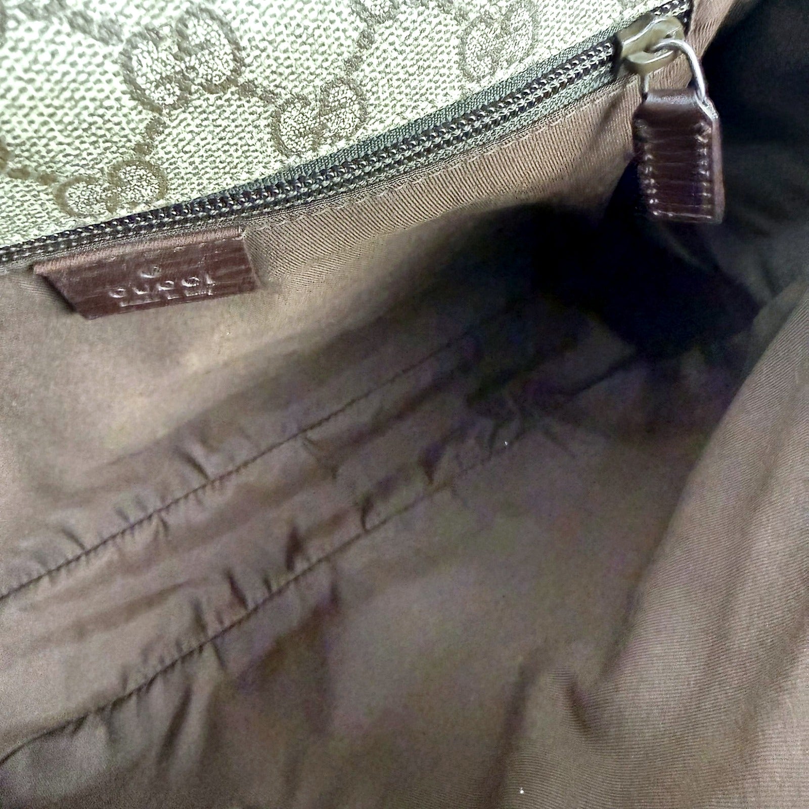 Interior lining and zipper