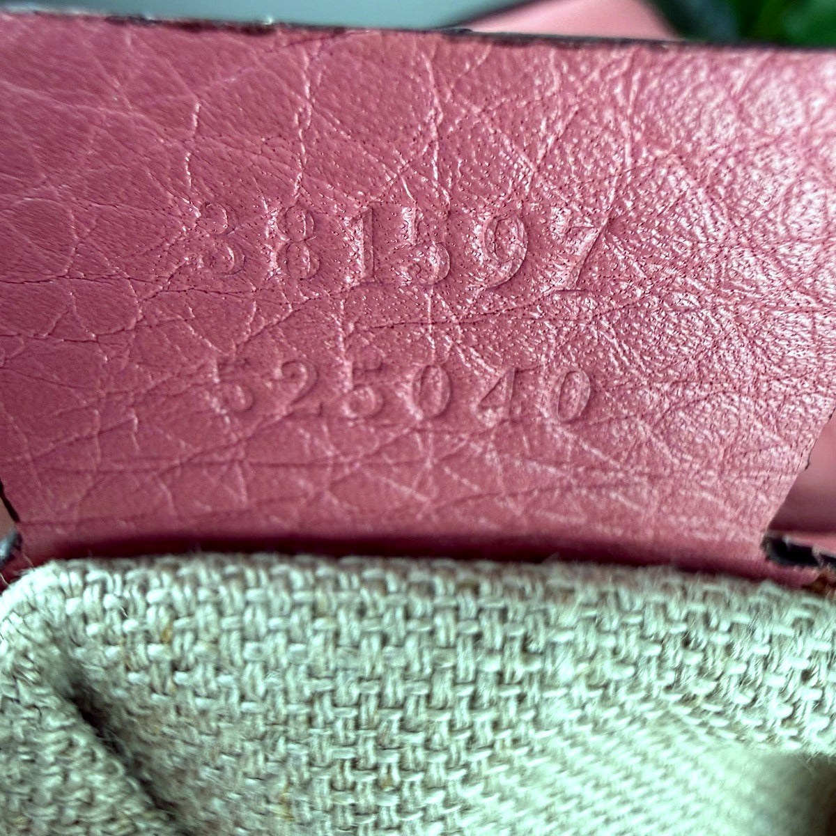 Interior tag stamped 381197 / 525040