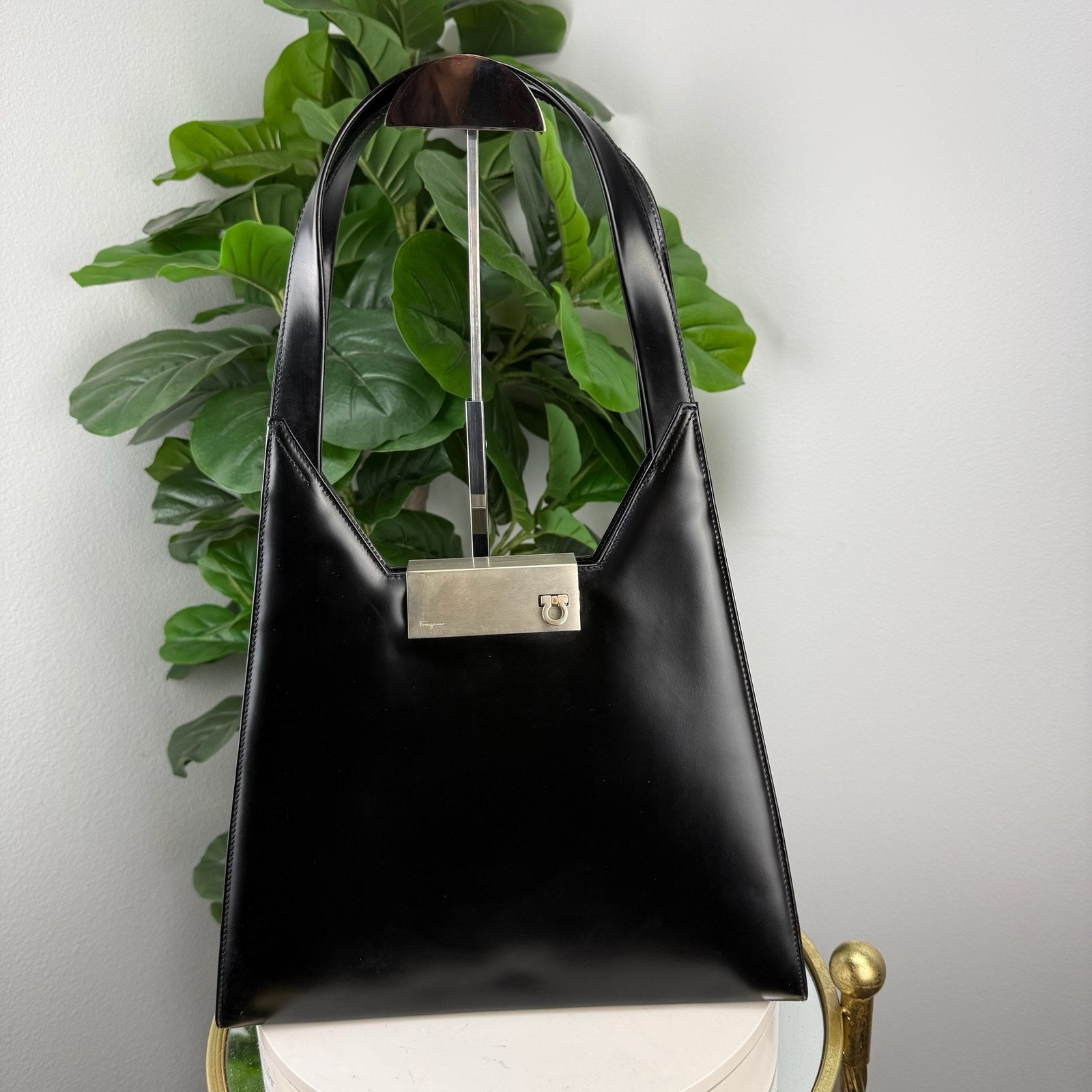 Salvatore Ferragamo black leather shoulder bag - front