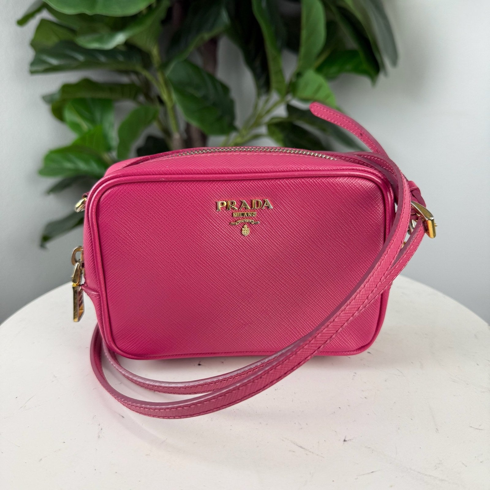 Prada saffiano camera crossbody - front