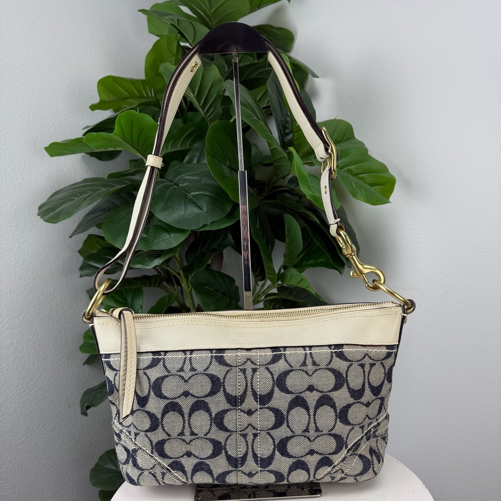 Coach signature denim hobo - front