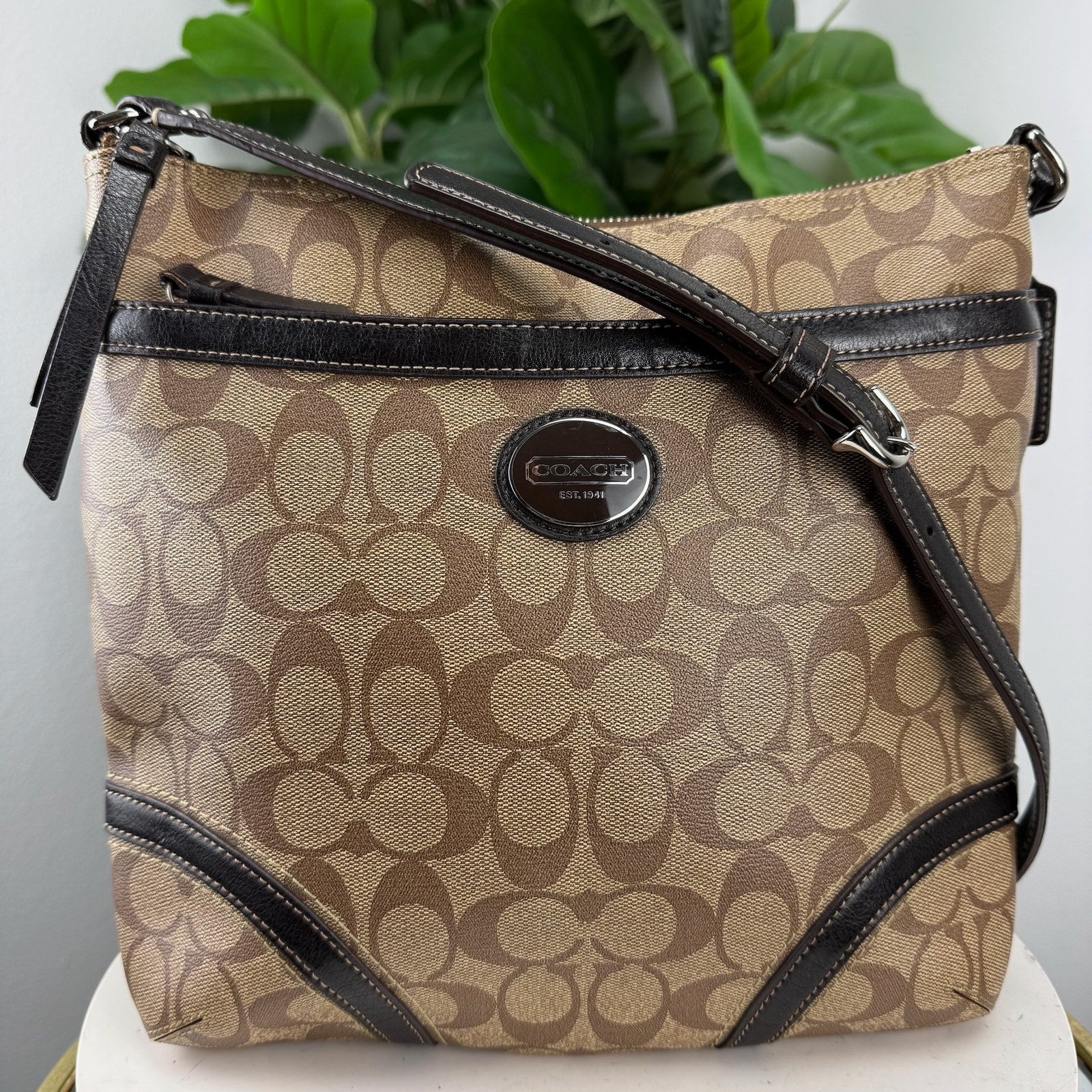 Coach signature khaki crossbody - front