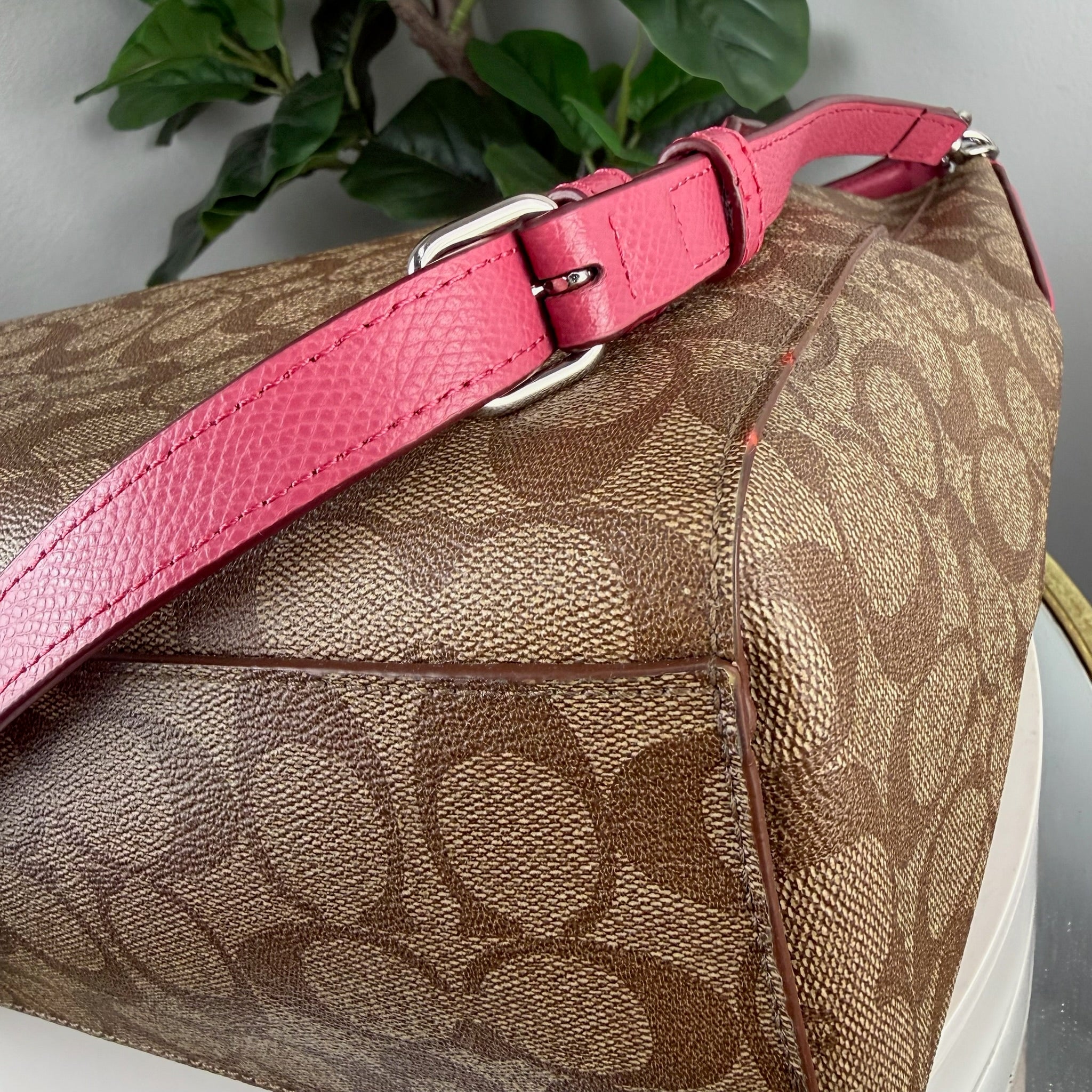 Authentic Coach Signature Canvas Hobo Bag - Khaki/Pink