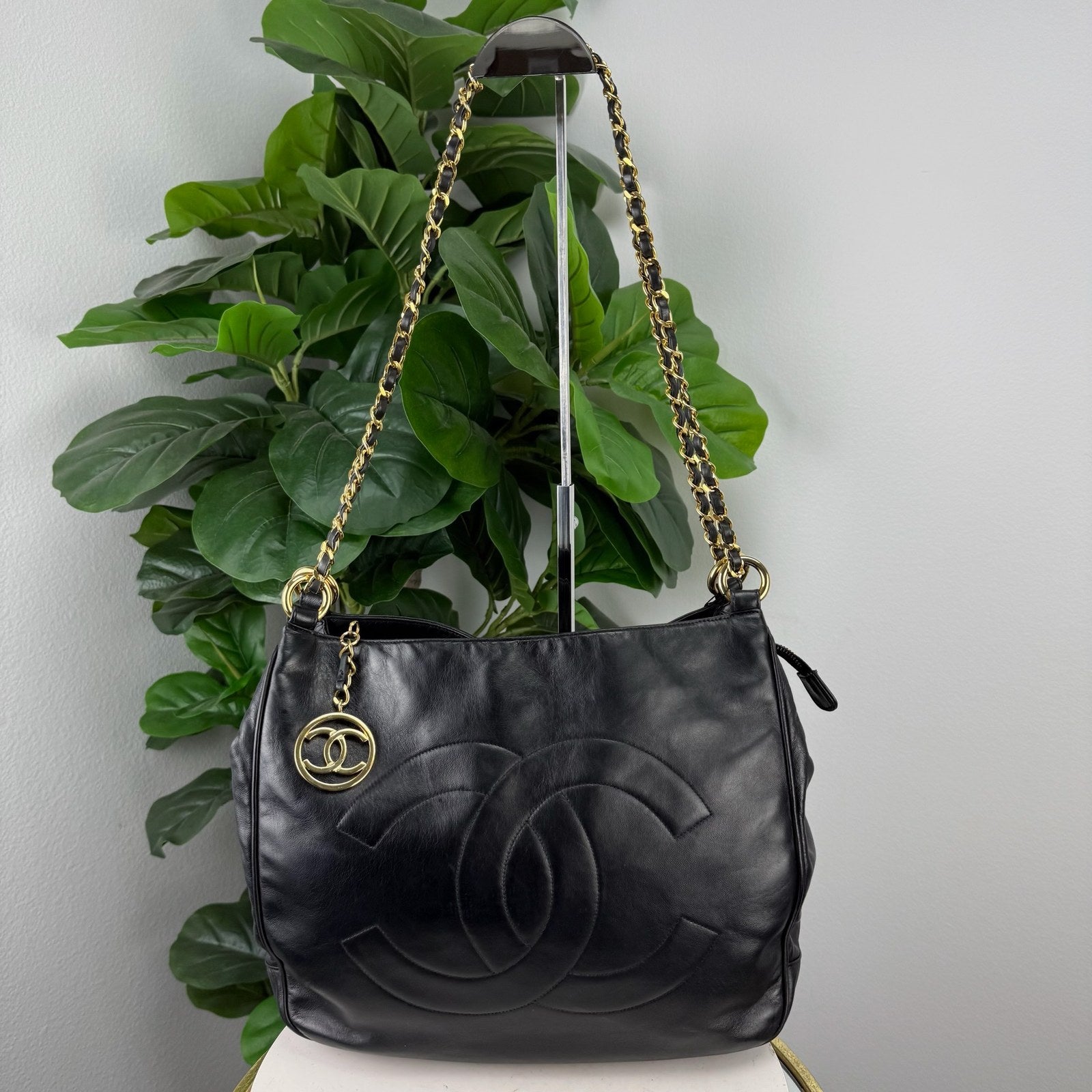 Vintage Chanel CC lambskin chain tote - front