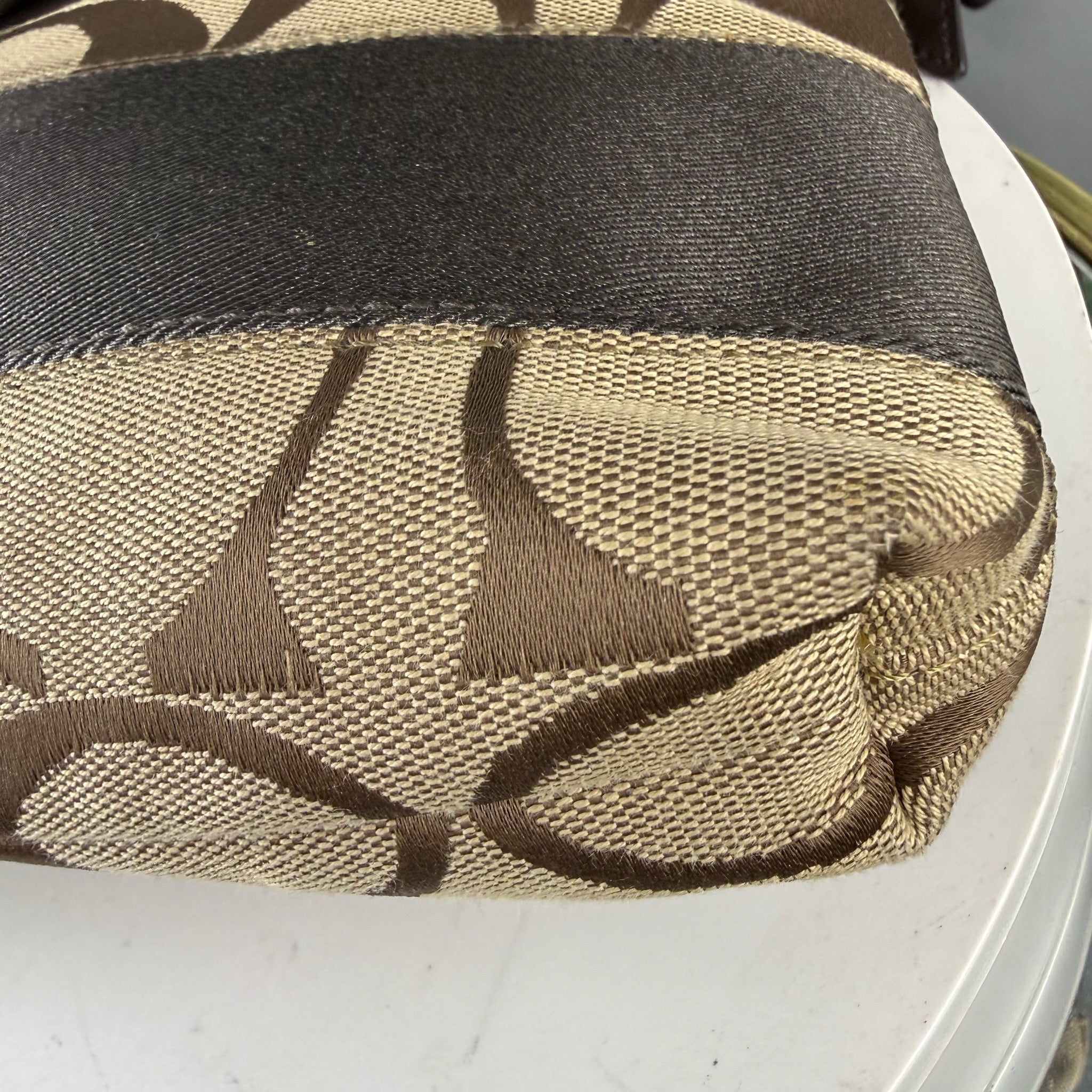 Authentic Coach Signature Canvas Swingpack Crossbody Bag
