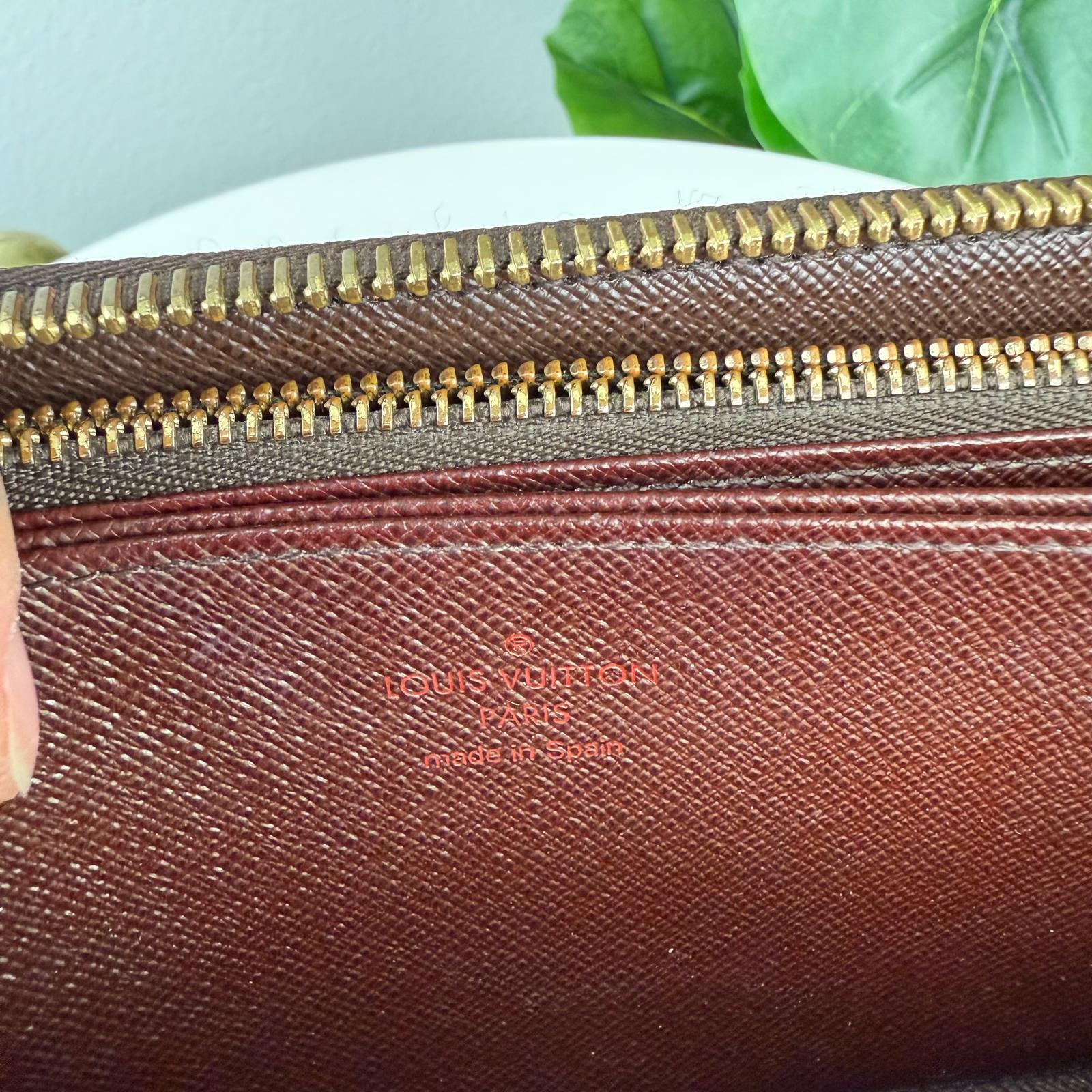 Authentic Louis Vuitton Damier Zippy Long Wallet