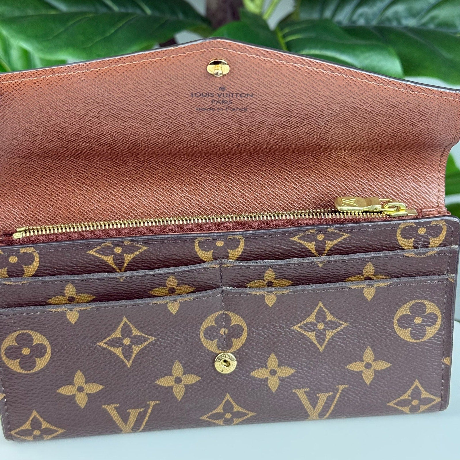 Authentic  Louis Vuitton Portefeuille Sarah Long Wallet
