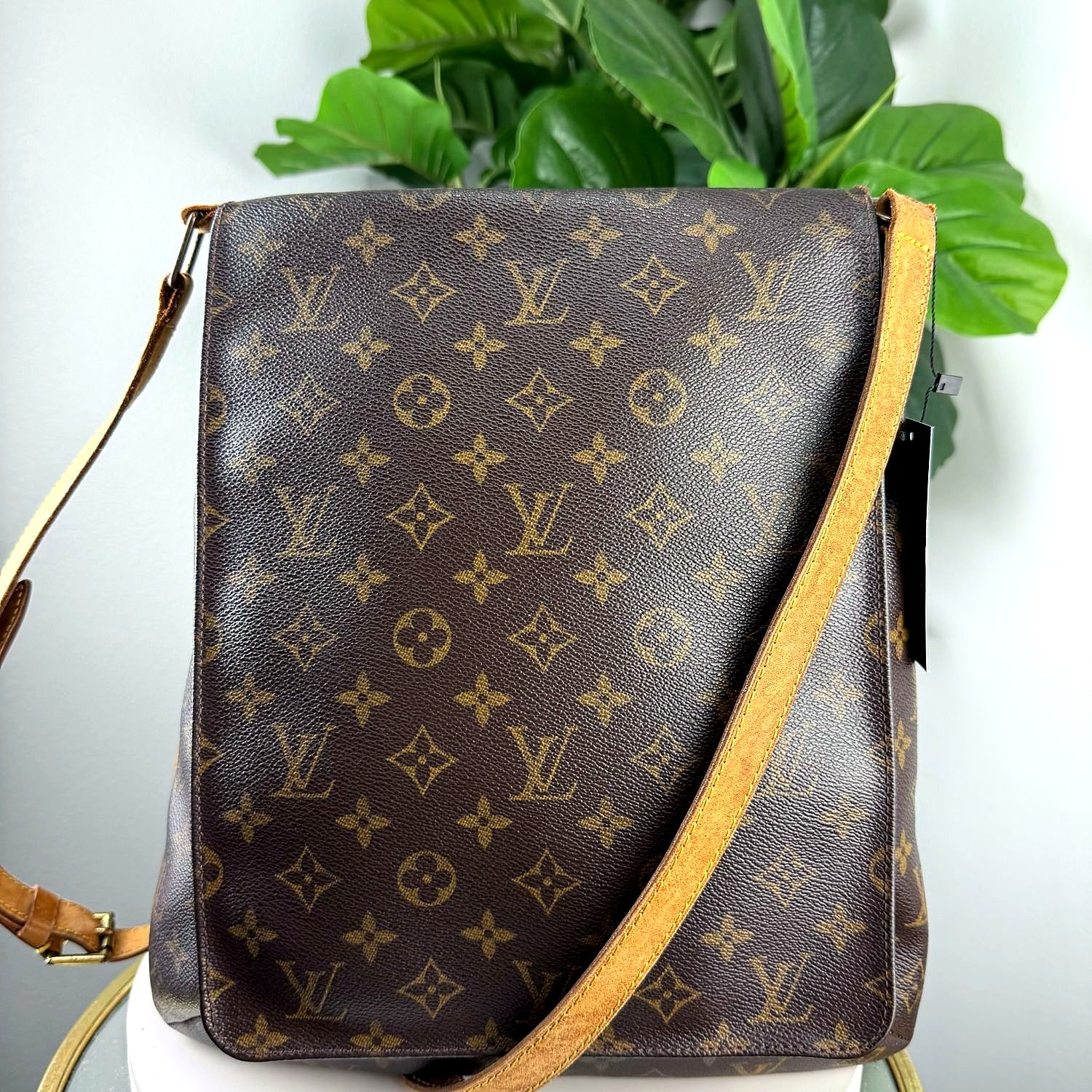 Authentic Louis Vuitton Monogram Musette Salsa crossbody bag - front view