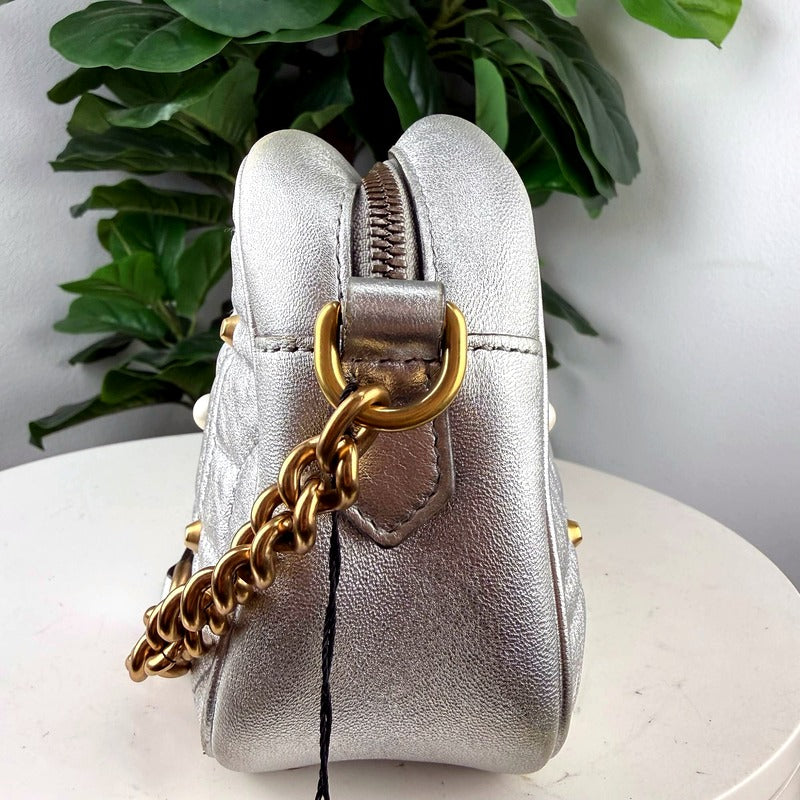 Authentic Gucci GG Marmont camera bag - zip closure and chain attachment detail