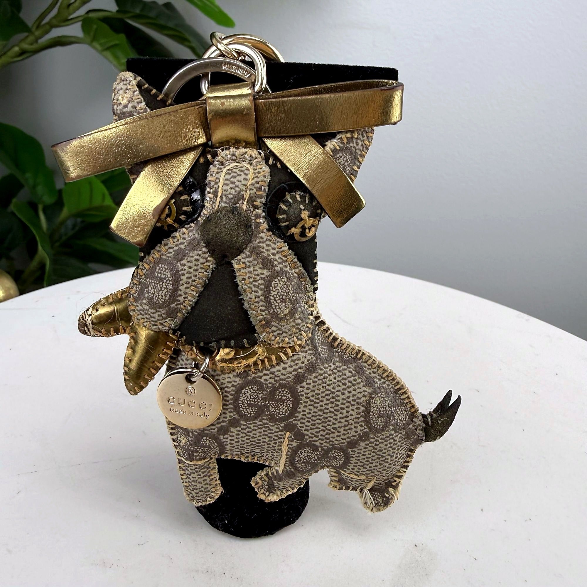 Authentic Gucci GG Supreme Canvas Dog Bag Charm Keyring - detail of bow and tag