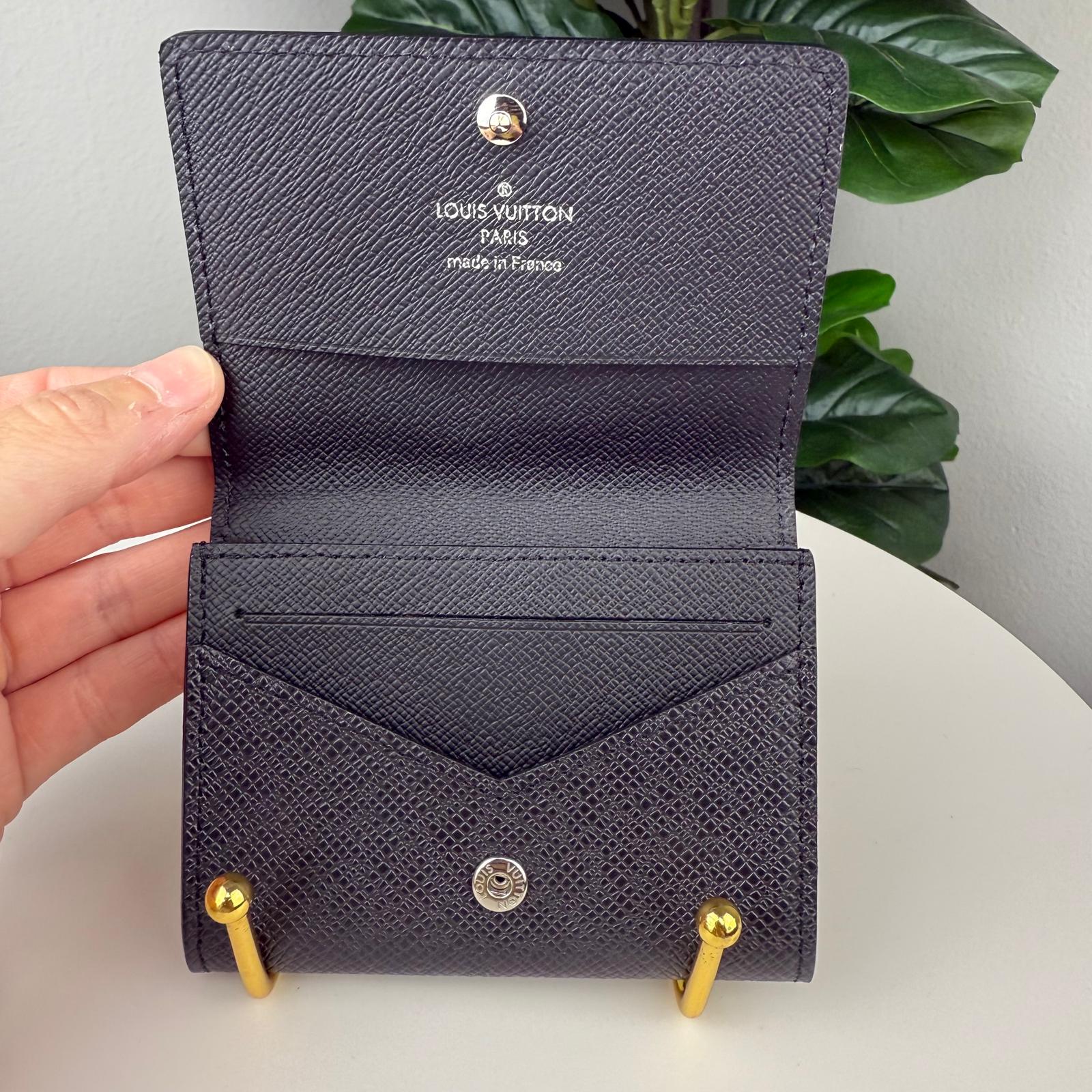 💎Authentic Louis Vuitton black Taiga card case