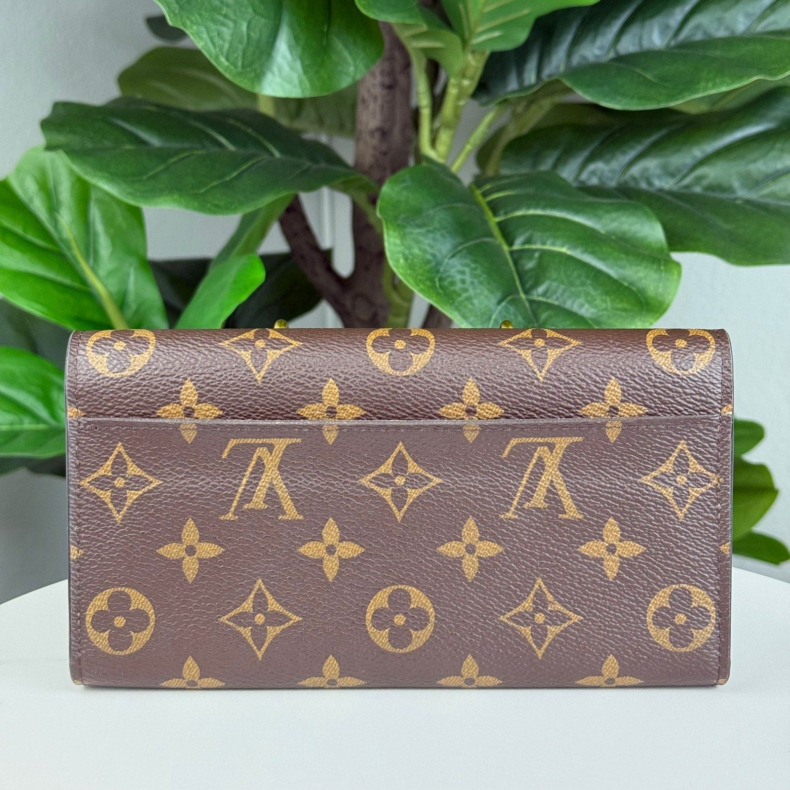 Authentic  Louis Vuitton Portefeuille Sarah Long Wallet