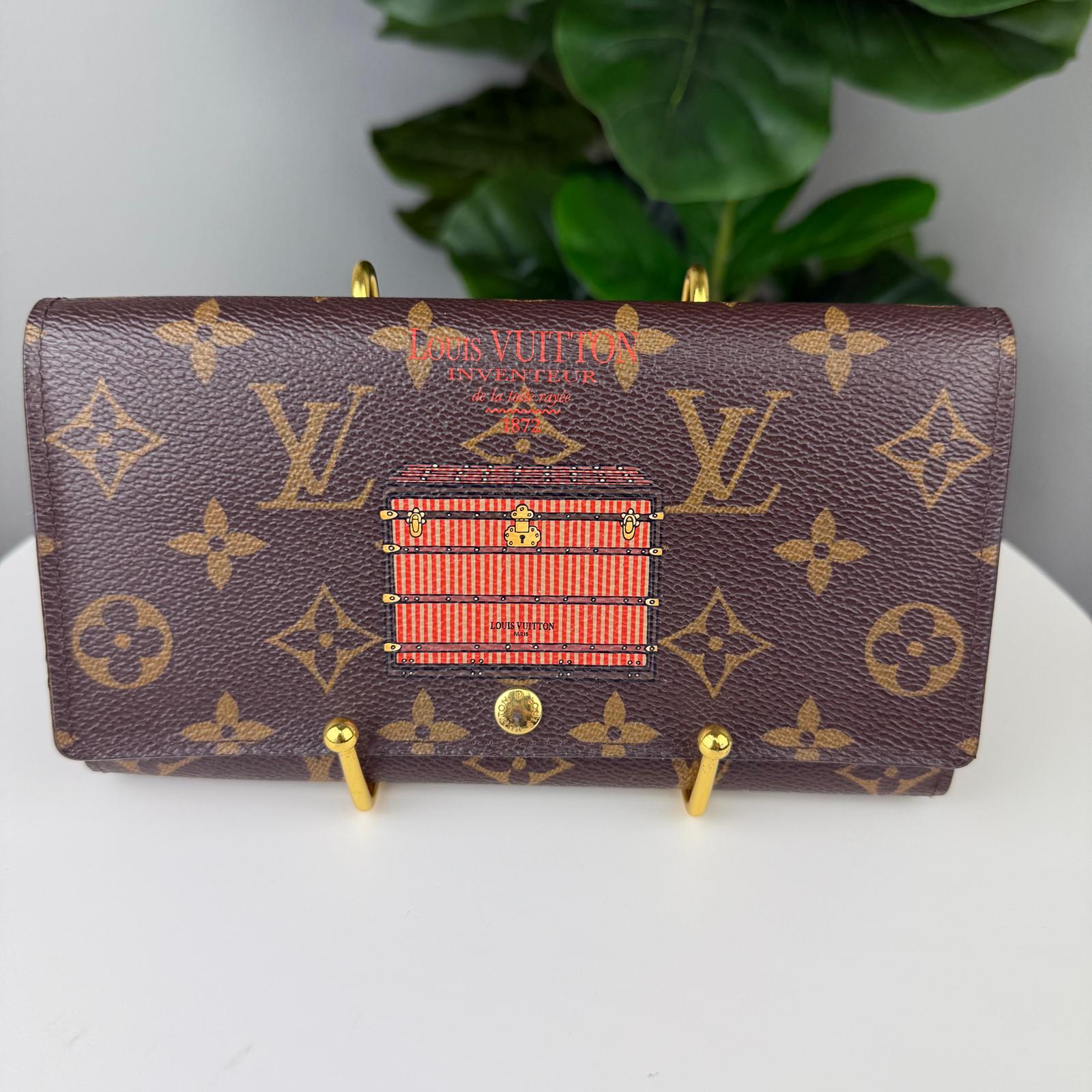 💎LIMITED EDITION Louis Vuitton Monogram Canvas Inventeur Trunks Lock Wallet