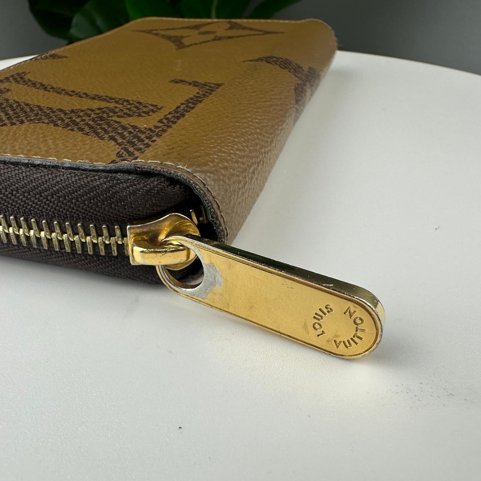 💎✨Authentic  Louis Vuitton Giant Reverse Monogram Zippy Wallet