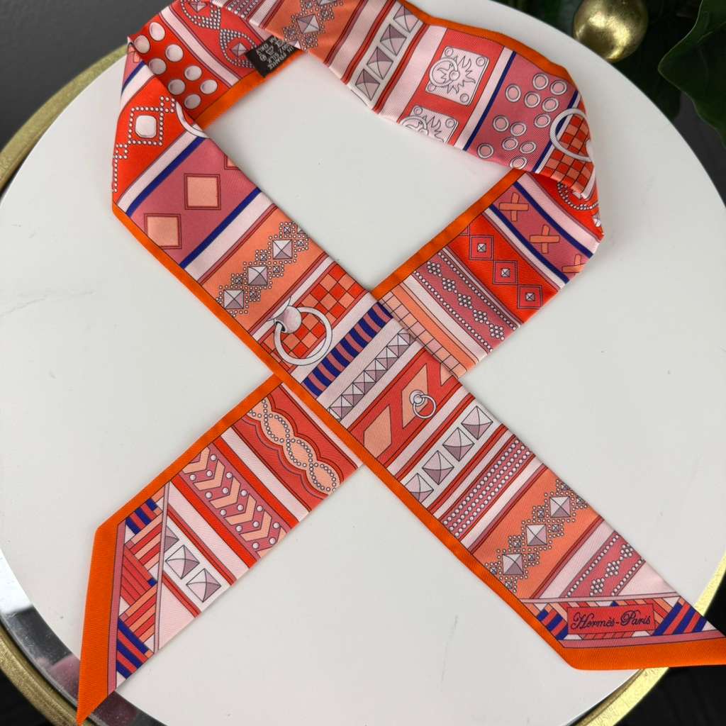 Authentic Hermes Twilly Colliers de Chiens Silk Scarf