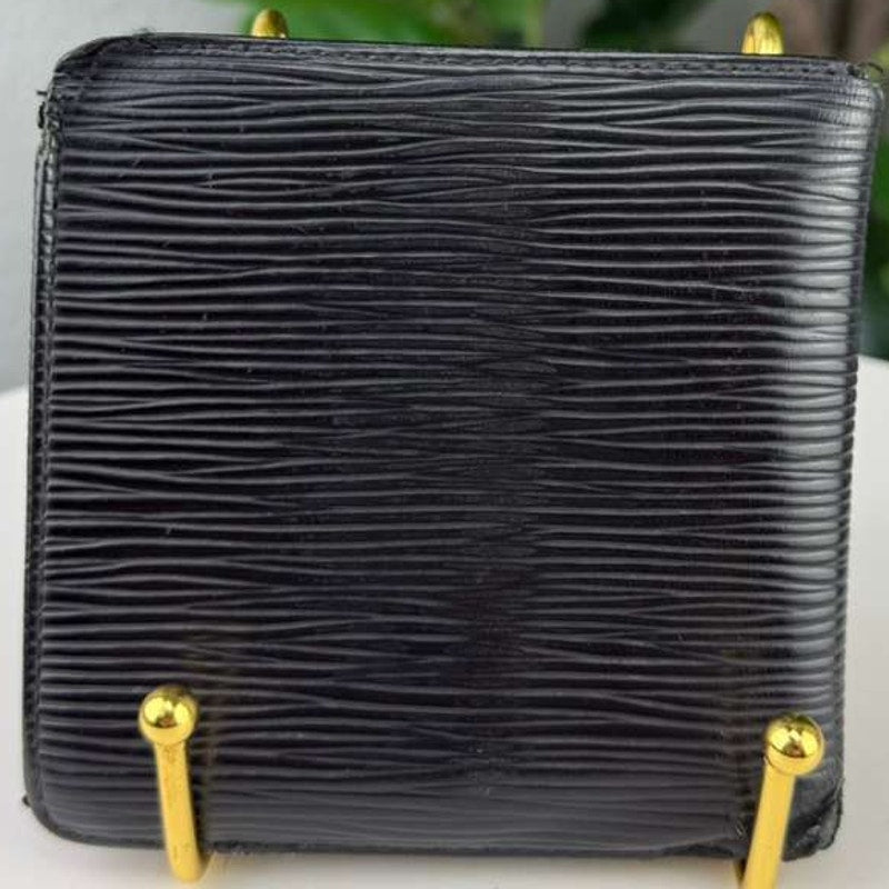 Authentic  Louis Vuitton Epi Leather Wallet