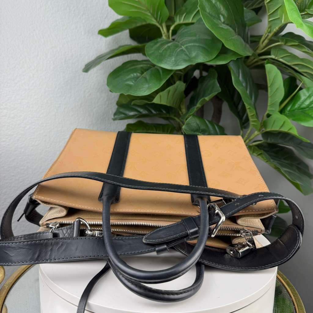 Authentic Louis Vuitton Very Tote MM Bag Beige