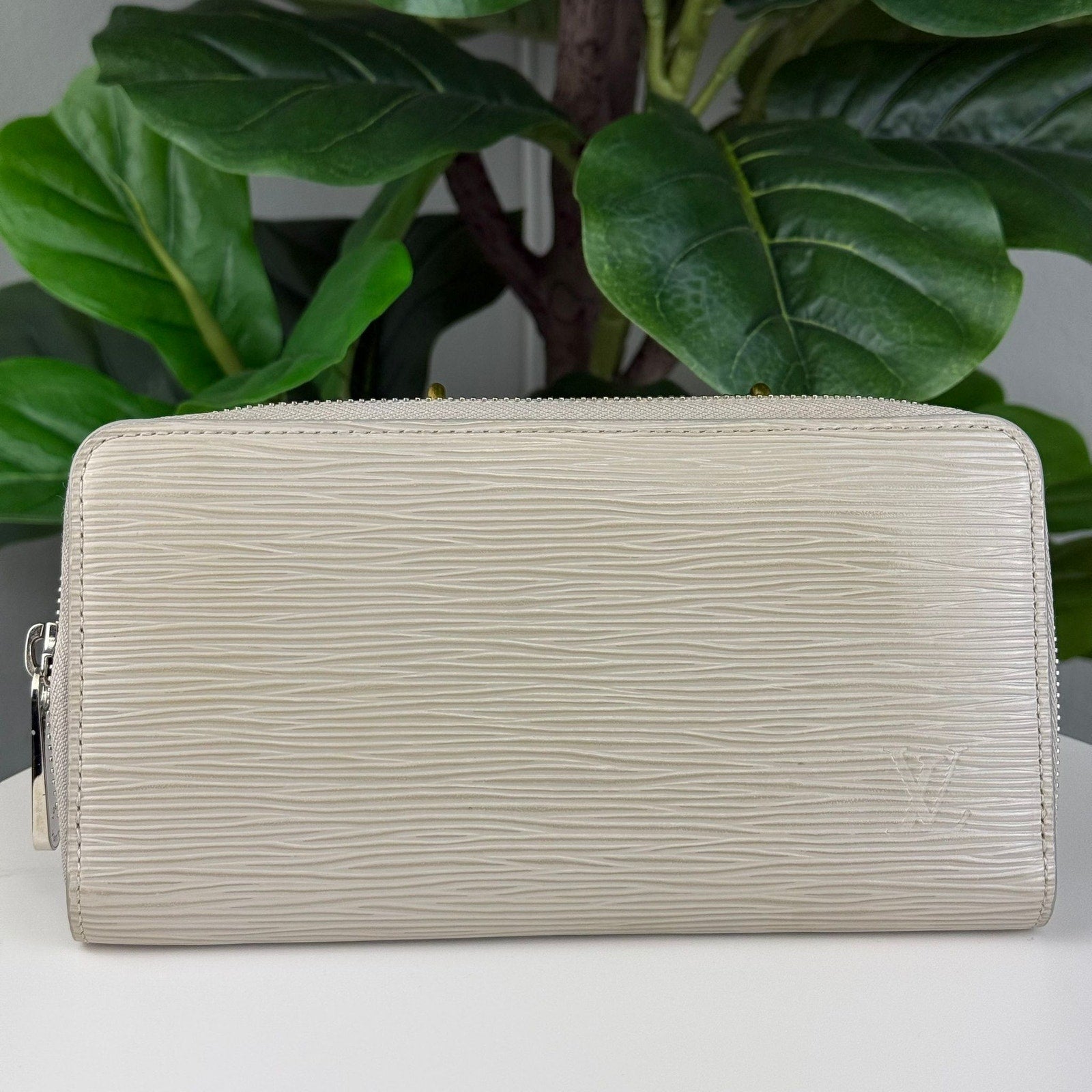 Authentic Louis Vuitton Zippy Long Wallet Champagne