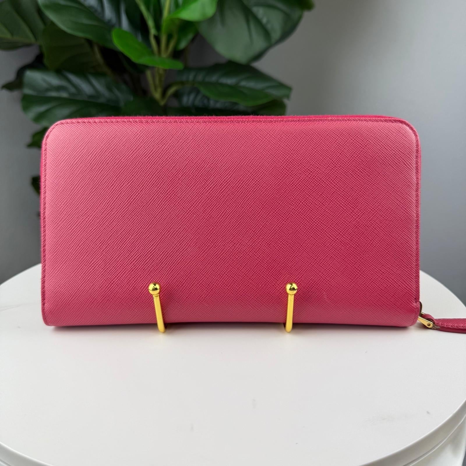 B131💎✨Authentic Prada  Large Saffiano Leather Wallet Pink