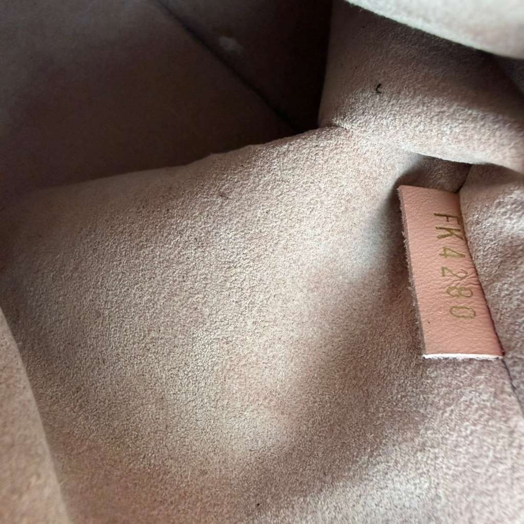 Authentic Louis Vuitton NeoNoe MM Bucket Bag