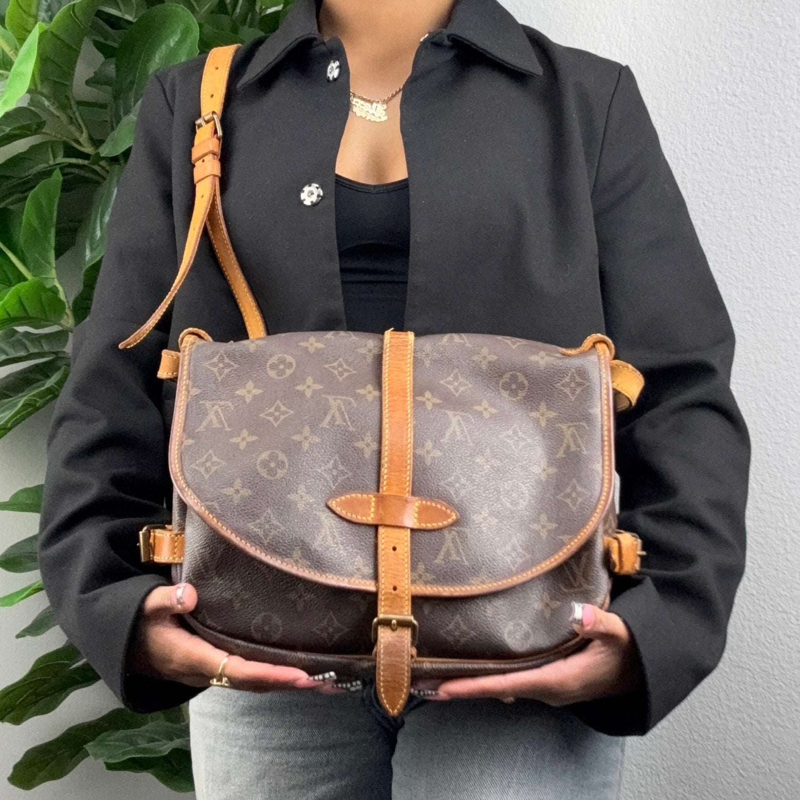 Louis Vuitton Saumur 30 Monogram Canvas Crossbody Bag Authentic Pre Owned