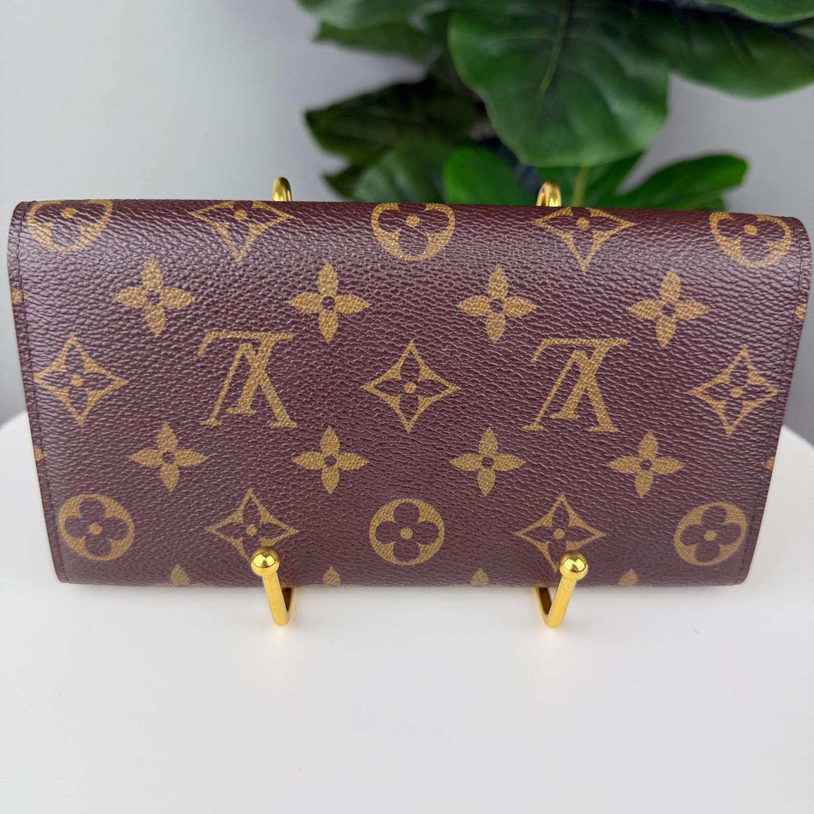 💎Authentic  Louis Vuitton Sarah Wallet in Monogram Canvas