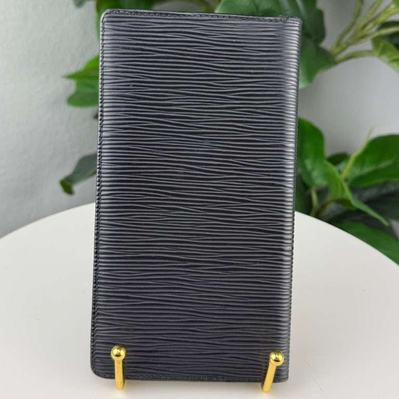 Authentic  Louis Vuitton Epi Long Wallet
