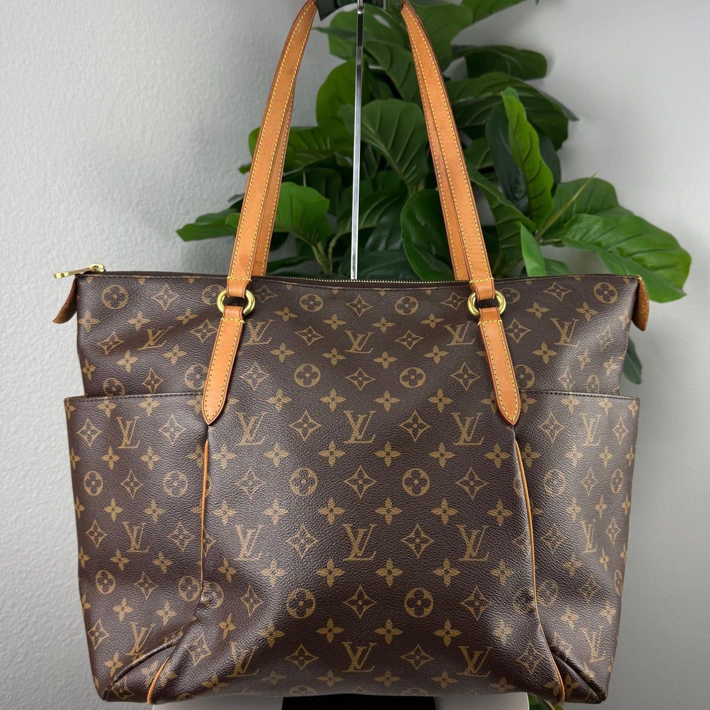 Authentic Louis Vuitton Totally MM Monogram Canvas Tote Bag