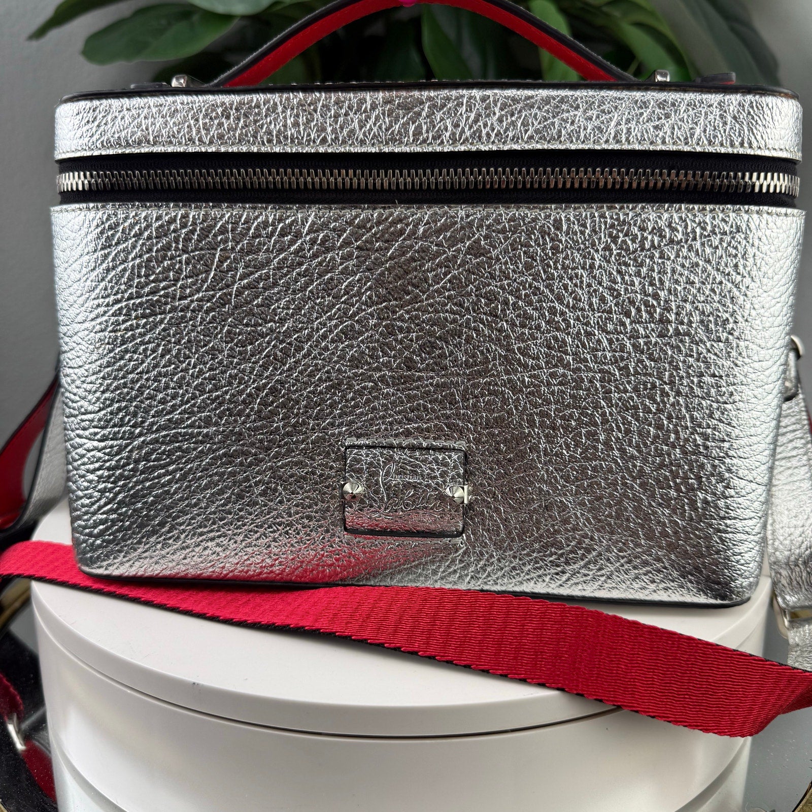 A71  💎✨Authentic Christian To-Way Bag Louboutin Kypipouch Metallic Silver Crossbody