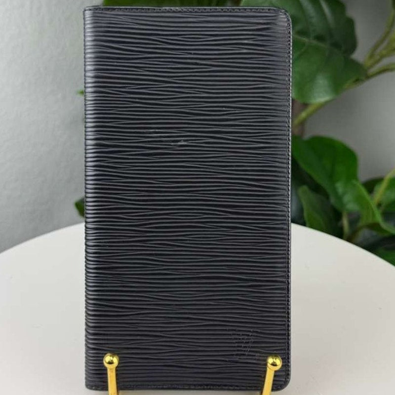 Authentic  Louis Vuitton Epi Long Wallet