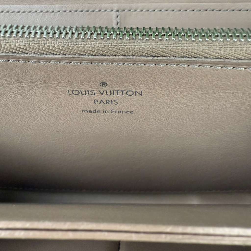 Authentic Gucci Interlocking G Zip-Around Wallet