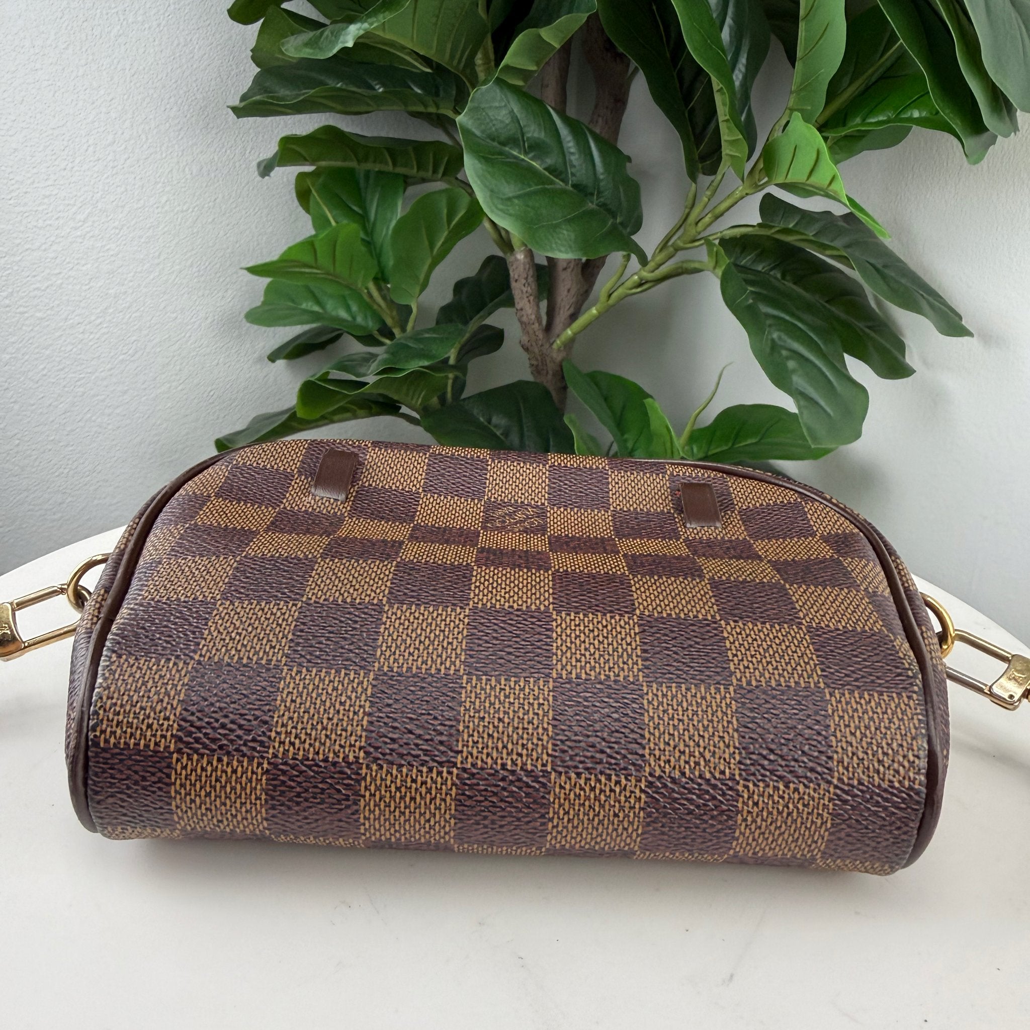 LV Ipanema Pochette - back
