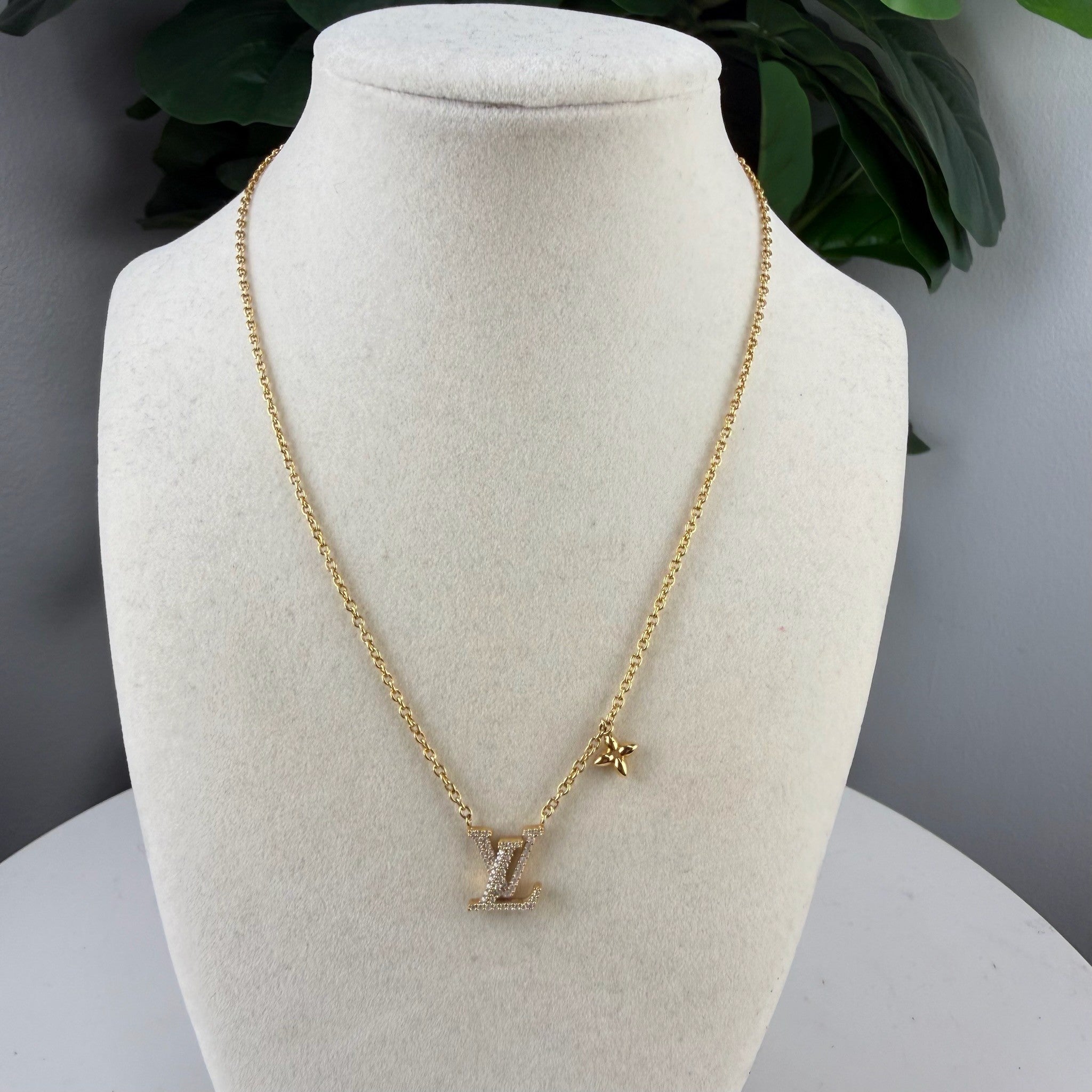Louis Vuitton pendant necklace - view 1