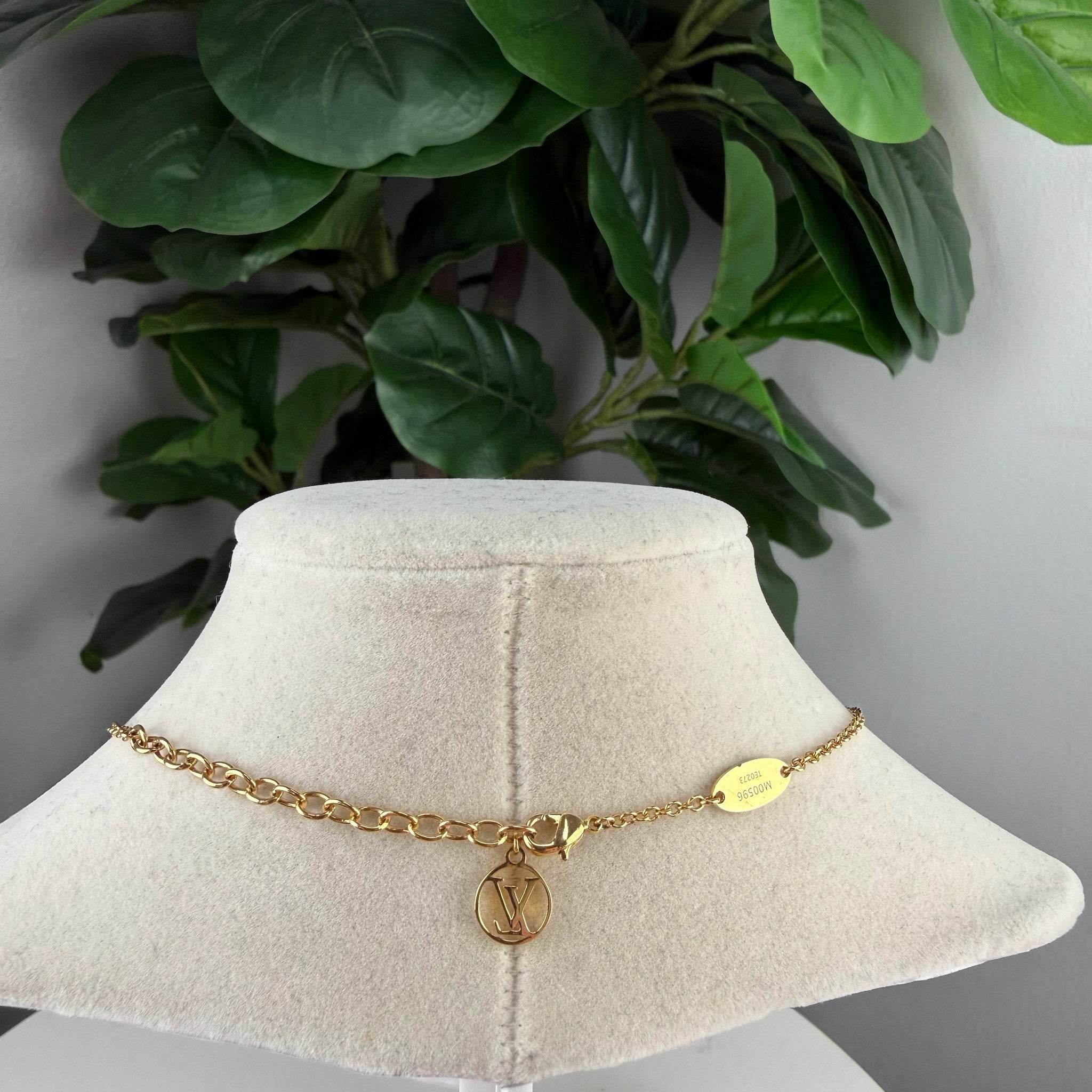 Louis Vuitton pendant necklace - view 2