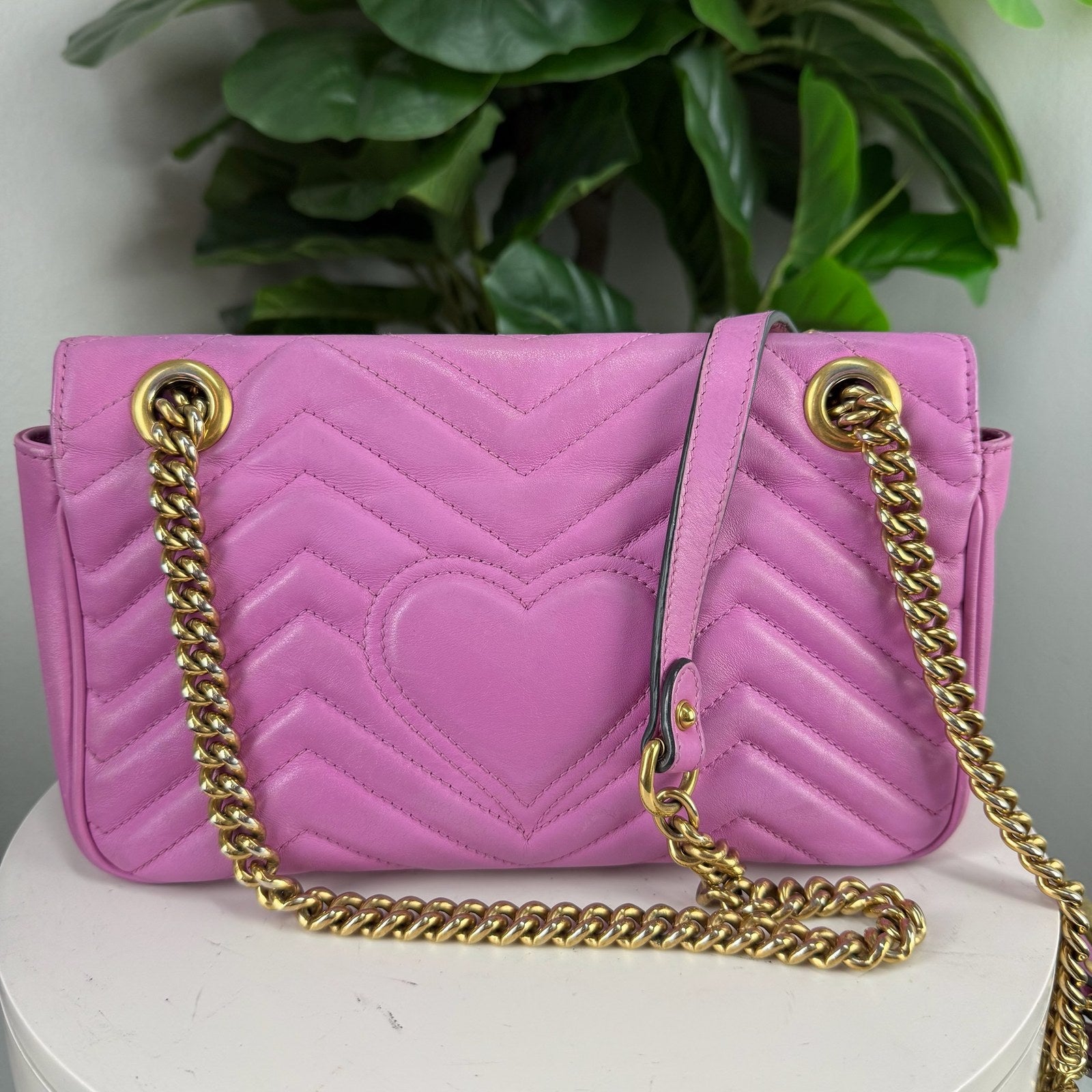 Authentic Gucci GG Marmont Medium Matelasse Chevron Shoulder Bag or crossbody - Pink